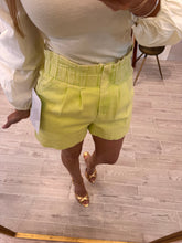 Cargar imagen en el visor de la galería, IRENE - Short verde lima