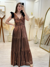Cargar imagen en el visor de la galería, HERA – Maxi vestido cobre satinado con moños de terciopelo