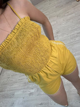Cargar imagen en el visor de la galería, HELIA – Jumper mostaza con smock