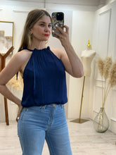 Cargar imagen en el visor de la galería, ISABELA – Blusa azul marino halter con moño