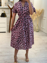 Cargar imagen en el visor de la galería, DANIKA - Vestido midi rosa animal print