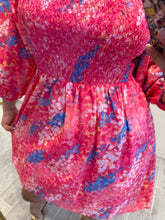 Cargar imagen en el visor de la galería, SAMIRA - Vestido fucsia estampado