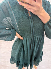Cargar imagen en el visor de la galería, HORACIA - Vestido corto verde botella