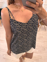 Cargar imagen en el visor de la galería, ITZEL - Blusa tirantes azul marino estampada