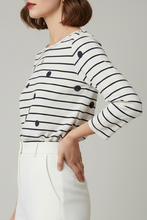 Cargar imagen en el visor de la galería, ELOISA - blusa blanca con rayas negras y lunares, manga tres cuartos.