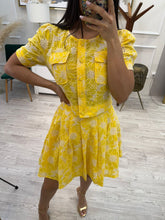 Cargar imagen en el visor de la galería, ROBERTA - Set falda y blusa amarillo
