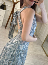 Cargar imagen en el visor de la galería, IANTHE - Maxi vestido platino estampado