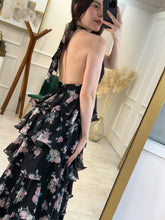 Cargar imagen en el visor de la galería, FLEUR - Maxi vestido negro estampado