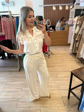 Cargar imagen en el visor de la galería, ALICIA - Set blusa y pantalón hueso