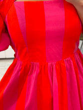 Cargar imagen en el visor de la galería, DANESSA - Vestido corto rayas rojas
