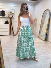 Cargar imagen en el visor de la galería, SAGE - Falda estampado verde