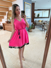 Cargar imagen en el visor de la galería, BLANDINE - Vestido corto fucsia detalles negros