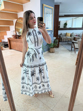 Cargar imagen en el visor de la galería, IRINA - Maxi vestido blanco con negro palmas