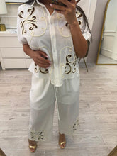 Cargar imagen en el visor de la galería, CRESSIDA - Set blusa y pantalón blanco