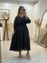 Cargar imagen en el visor de la galería, LUNA - Vestido midi negro