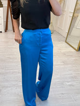 Cargar imagen en el visor de la galería, DOTTY - Pantalon azul satinado