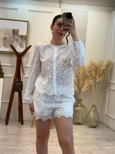 Cargar imagen en el visor de la galería, ARIADNE - Set blusa y short blanco