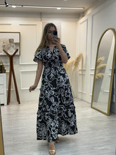 Cargar imagen en el visor de la galería, AGNES - Maxi vestido negro estampado