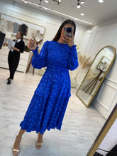 Cargar imagen en el visor de la galería, TEMIS – Maxi vestido azul rey de manga larga con smock