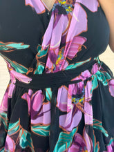 Cargar imagen en el visor de la galería, BETSA - Maxi vestido negro flores violetas