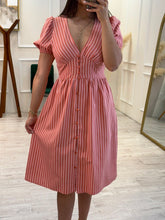 Cargar imagen en el visor de la galería, ELIANE - Vestido midi coral rayas