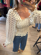 Cargar imagen en el visor de la galería, PAULINA - Blusa blanca polka dots