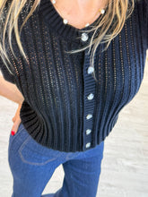 Cargar imagen en el visor de la galería, ELDA - Blusa negra de punto