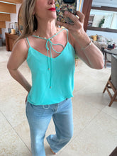 Cargar imagen en el visor de la galería, TABATA - Blusa menta tirantes
