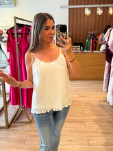 Cargar imagen en el visor de la galería, ROBY - Blusa blanca plisada