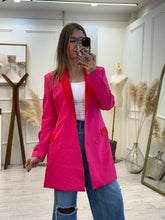 Cargar imagen en el visor de la galería, PIEDAD - Blazer fucsia con rojo