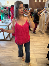 Cargar imagen en el visor de la galería, ADRIANA - Blusa fucsia flecos
