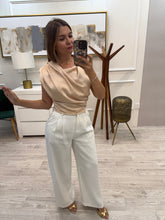 Cargar imagen en el visor de la galería, ZAIRA - Blusa nude sin mangas