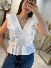 Cargar imagen en el visor de la galería, MARIMAR - Blusa blanca