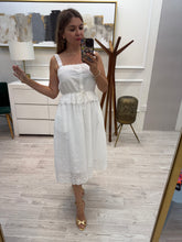 Cargar imagen en el visor de la galería, ANETTE - Vestido midi blanco
