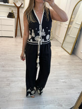 Cargar imagen en el visor de la galería, GRISELL - Set con pantalón negro estampado