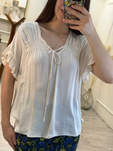 Cargar imagen en el visor de la galería, ANTONELLA - Blusa manga corta