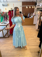 Cargar imagen en el visor de la galería, MADONNA - Maxi vestido azul claro
