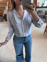 Cargar imagen en el visor de la galería, RIXENDA - Blusa animal print