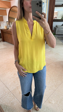 Cargar imagen en el visor de la galería, FAUSTINE - Blusa amarilla sin mangas