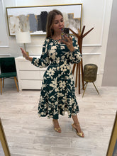 Cargar imagen en el visor de la galería, FEDERICA - Vestido midi verde estampado