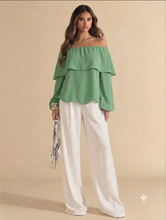 Cargar imagen en el visor de la galería, CLEMENCE - Blusa verde olivo