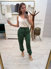 Cargar imagen en el visor de la galería, PALOMA - Pantalón verde tipo cargo