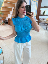 Cargar imagen en el visor de la galería, TRIXIE - Blusa azul