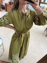 Cargar imagen en el visor de la galería, RIVKA - Maxi vestido verde