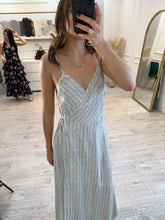 Cargar imagen en el visor de la galería, RIVKA - Maxi vestido arena