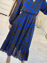 Cargar imagen en el visor de la galería, ARIADNE - Maxi vestido estampado azul