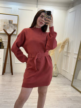 Cargar imagen en el visor de la galería, DULCE - Vestido corto ladrillo