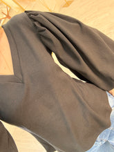 Cargar imagen en el visor de la galería, EDNA - Blusa negra