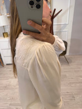 Cargar imagen en el visor de la galería, PILAR - Blusa hueso