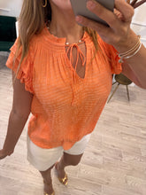 Cargar imagen en el visor de la galería, LETTA - Blusa naranja